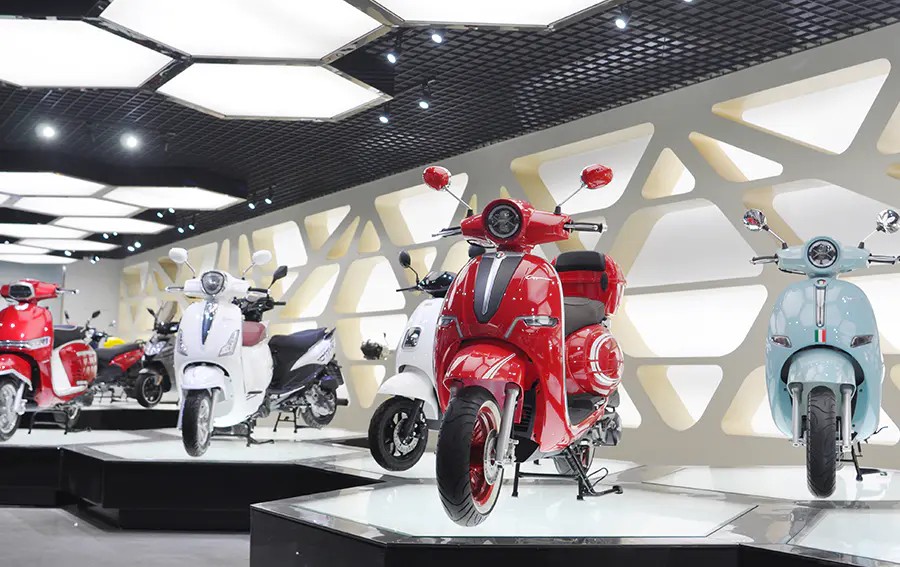Eficiencia y emociones en movimiento: exploración de las ventajas de los scooters de gasolina para l
